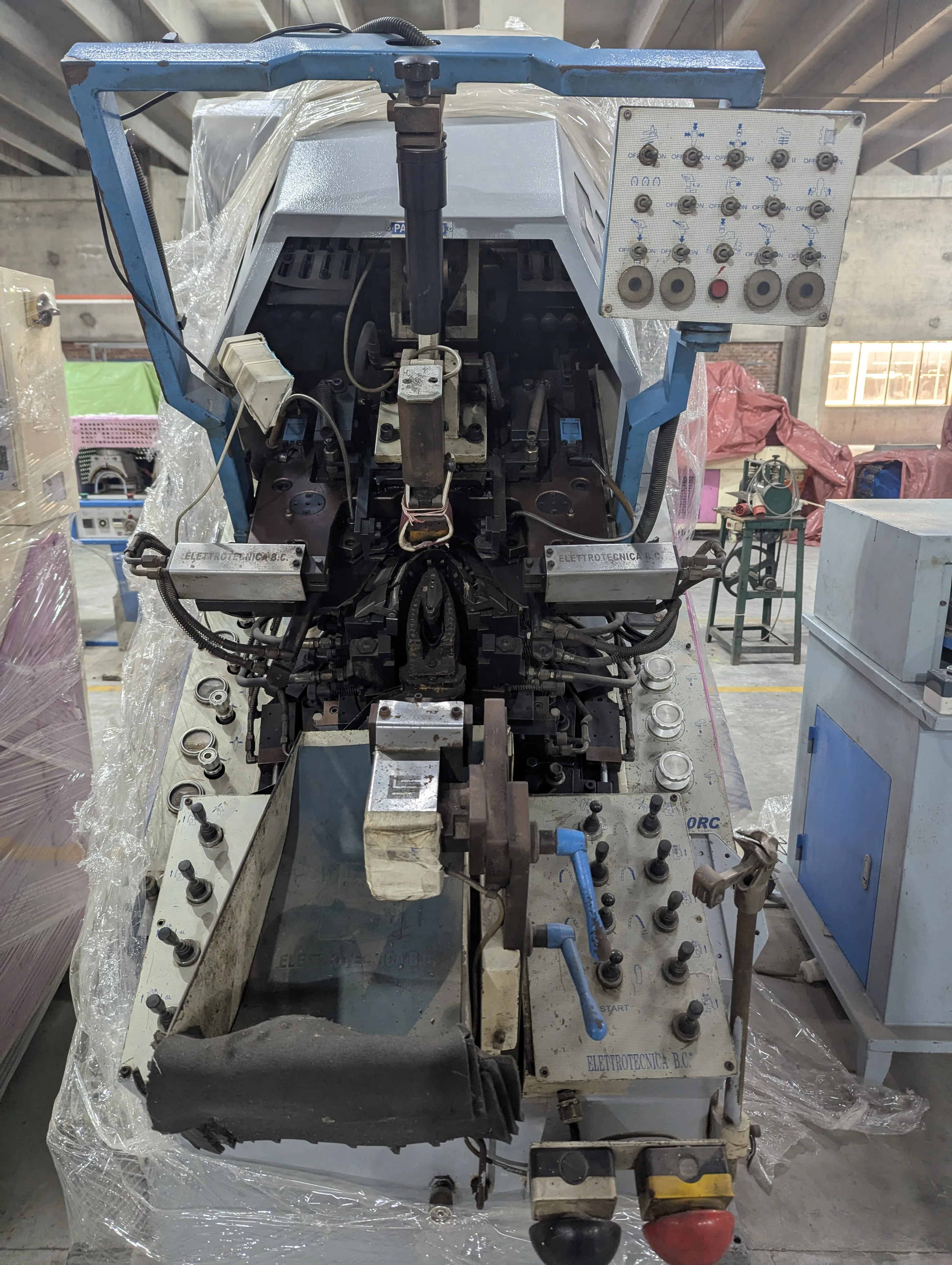 Toe Lasting Machine